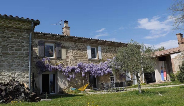 Gîte at the Rougequeue organic farm, pets welcome