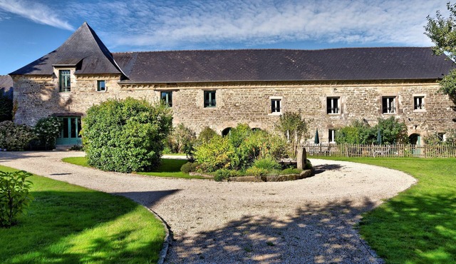 Gite attached to 15th Century Manor with heated pool and fishing lake