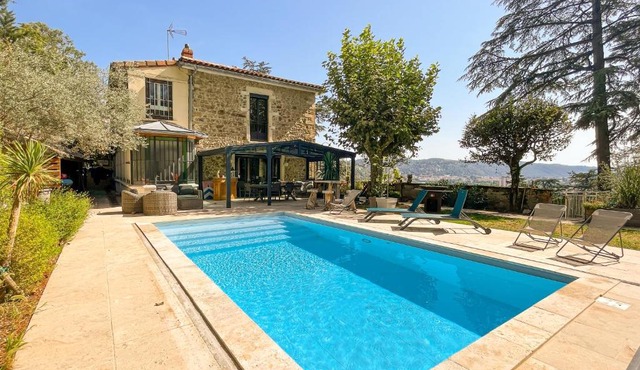 gite au chat bûcheron