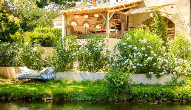 Gite Au fil de l'eau, a haven of peace in Montolieu with swimming pool.