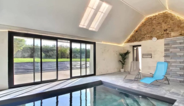 Gîte Aux balzanes de Varvella with year-round heated private pool and spa