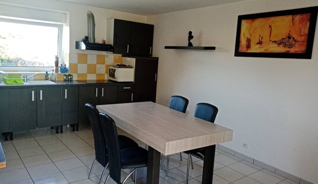 Gîte "aux nids d'hirondelles", 8 kms from the beach.