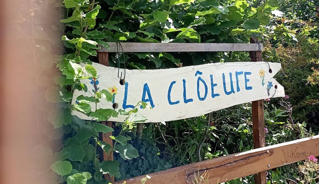 Gîte "B & B" La Clôture "Josselin a tourist town with beautiful chateau.