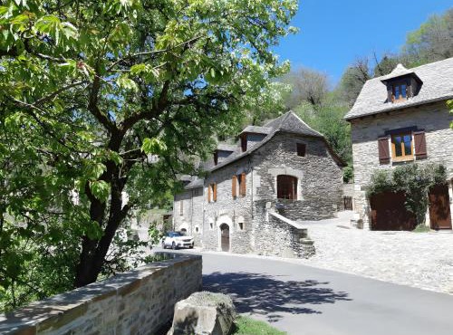 Gite Belcastel -Village d’Exception