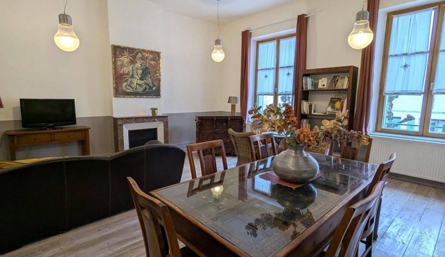 Gîte between Nancy and Metz in an old 16th-century house with shops