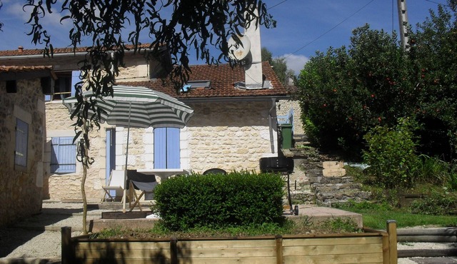 Gite "blue shutters" Small country house in Charente Maritime