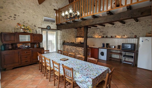 Gite Bonnes, 4 bedrooms, 12 persons