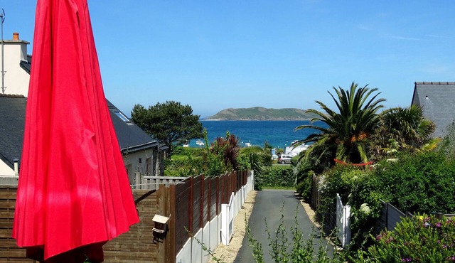 Gîte bord de l'eau, les Agapanthes, bay of Perros Guirec - Brittany on the GR34