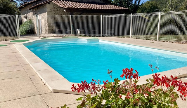 Gîte Cabosse for 13 Guests with Pool – Discover the Périgord Dordogne