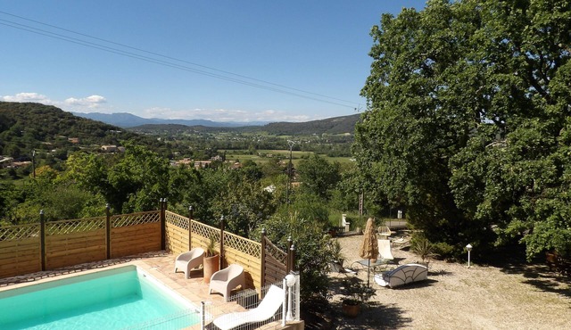 GITE CADES-MAS OF OLD OAK-WITH POOL IN PEACE