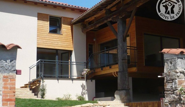 Gite Chazelles-sur-Lyon, 4 bedrooms, 10 persons