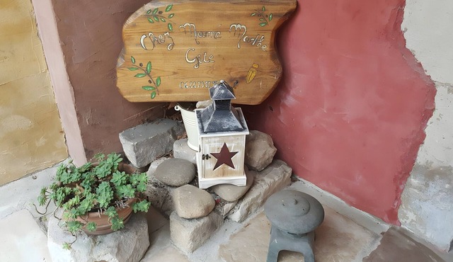 Gîte 'Chez Mamé Marthe' with Shared Pool, Wi-Fi, and Air Conditioning