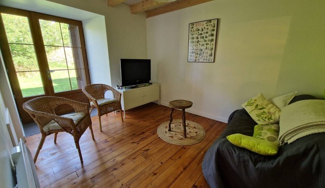 Gîte 'Chez Marie-Louise' with private terrace and shared garden