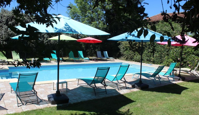 Gite Ciel - sunny gite overlooking heated pool and gardens.