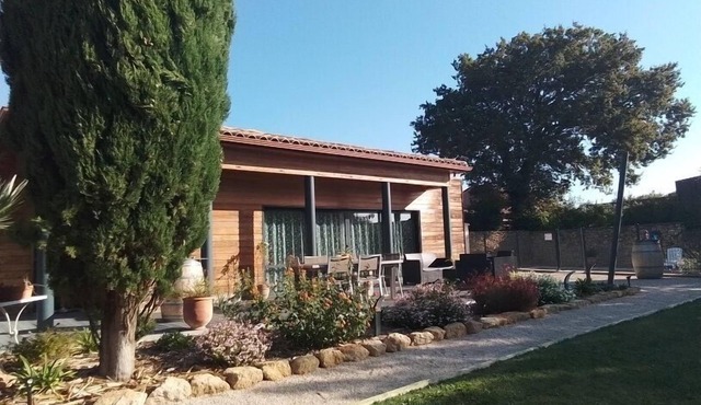 GITE D'EMMA EN PROVENCE 2 PEOPLE AND 1 CHILD