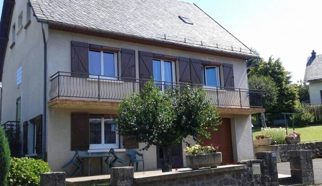 GITE DES BRUYERES - BESSE AND SAINT ANASTAISE