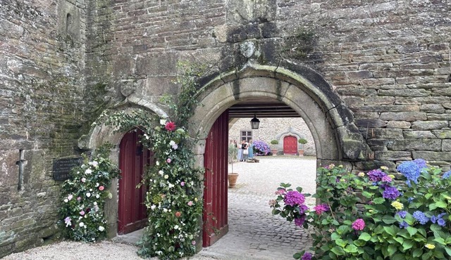 Gite D'un Manoir du 15ème Avec Piscine Chauffée, Hammam, Jacuzzi et Grand Parc
