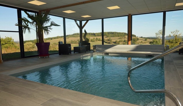 Gîte de Bellevue with indoor pool