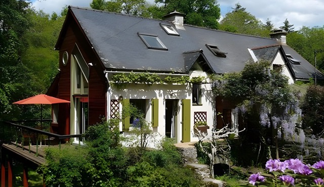 Gîte de Carguillet – On the Edge of a Forest, with Terrace and Garden