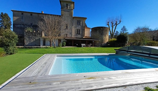 Gite de Charme 4* - Chateau de la hille with swimming pool