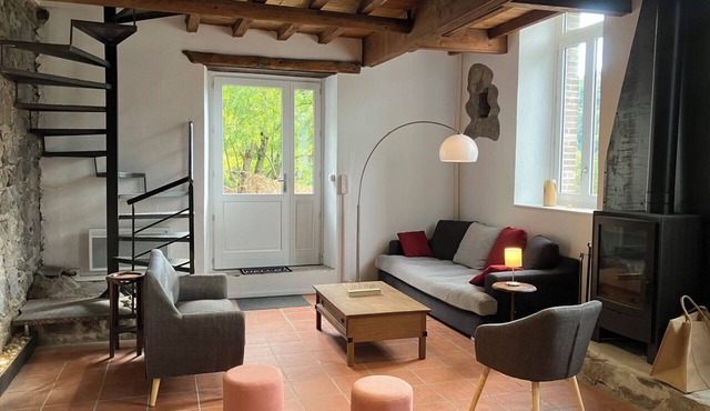 Gite de Charme Tout Confort en Pleine Nature au Bord de la Rivière Pour 10 Pers