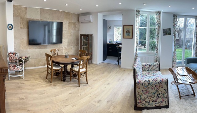 Gite de Charme, Meublé, 2 pas Rer, 16 min de Paris