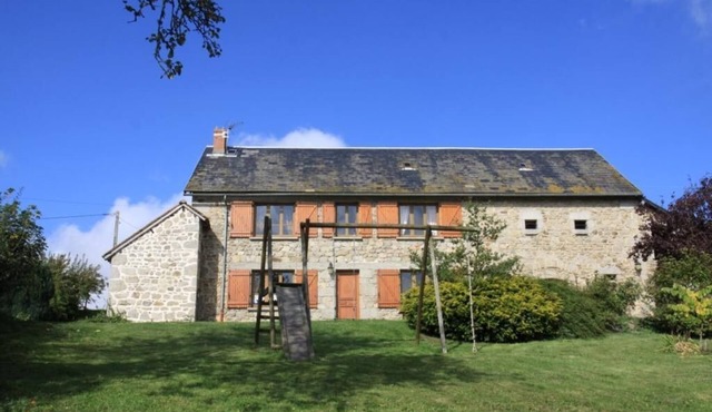 Gite de France 3 ears, isolated in the countryside on the edge of a pond,