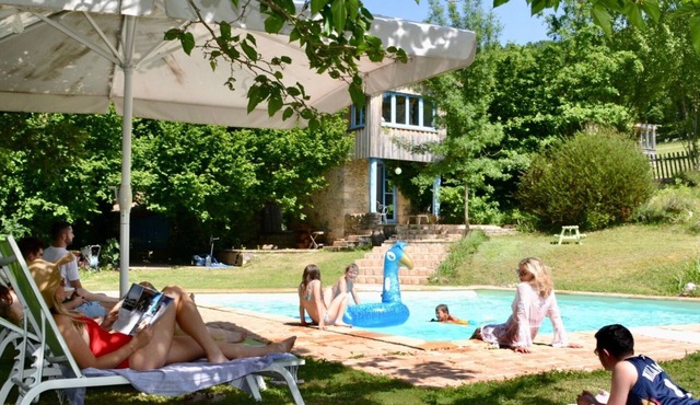 Gite de Groupe 400 m2 BRUNIQUEL 15- 19 persons