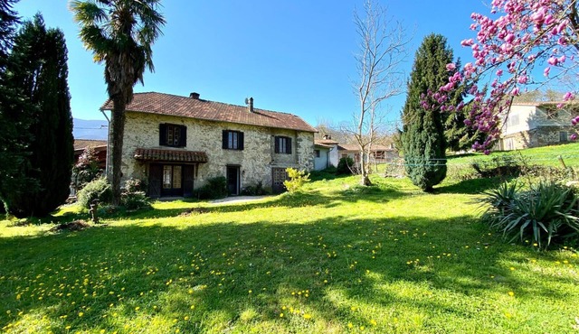 Gite de Groupe "petit Moya", Maison de Campagne