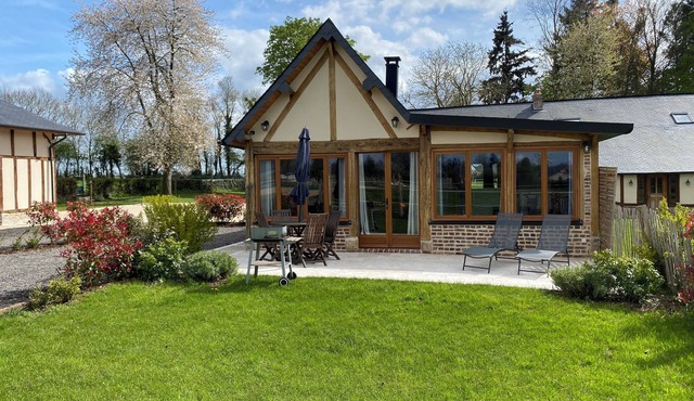 Gîte de l'Epinay "Cerise" Quiet location with swimming pool, 5min from center and shops.