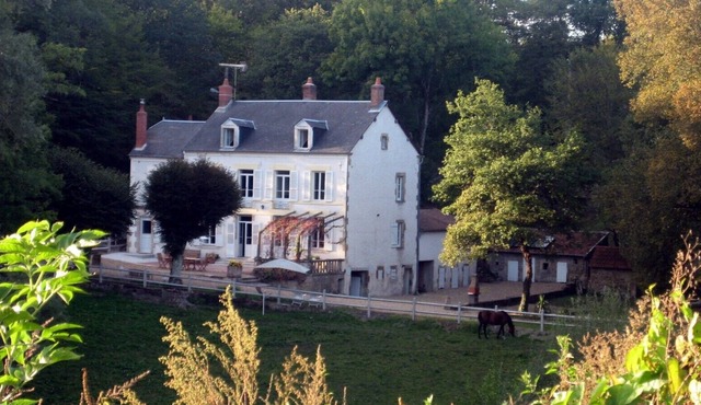 GITE de L'ETANG-JAUNE families or group of friends Burgundy Nievre La Machine