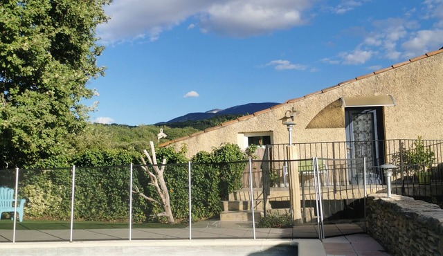 Gîte de l'harmonie with swimming pool the charm of Provence. Entrechaux.