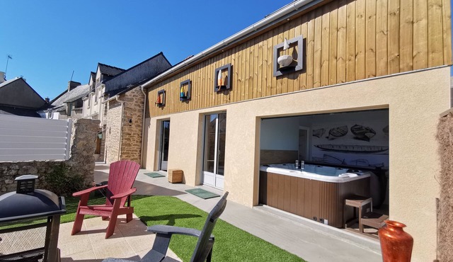 Gite de la Baleine with Jacuzzi La Turballe