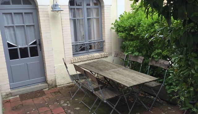 GÎTE DE LA TOUR 80 m from the beach Entire house with outdoor terrace.
