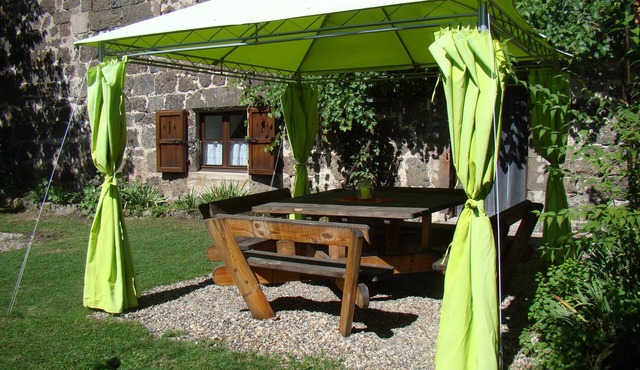 Gite de La Salle in fortified house of the sixteenth century in Vic-sur-Cere