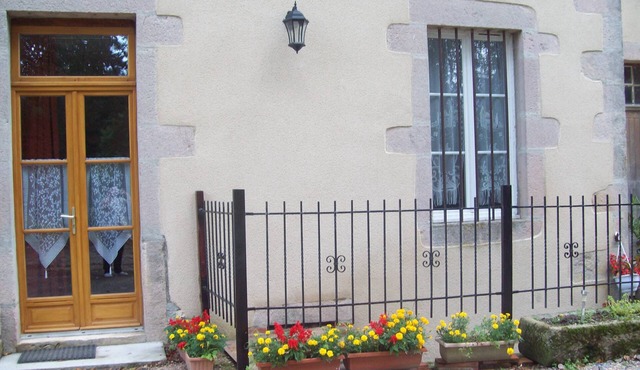 Gite de la tour 50m² in brion in the autunois 1 bedroom 5 sleeps