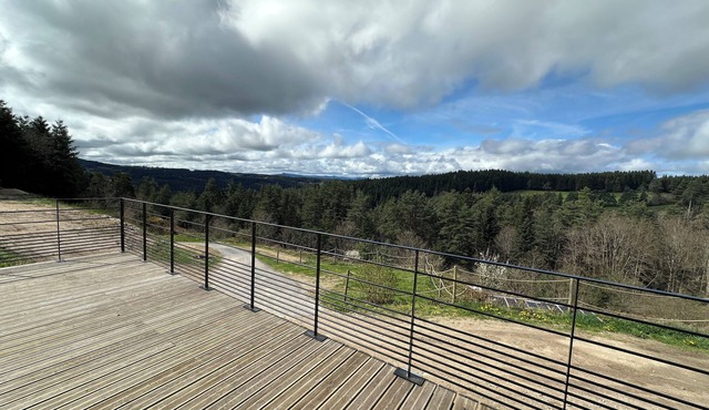 Gîte de la Vernelle-Calme with breathtaking views. Sleeps 10 to 14.