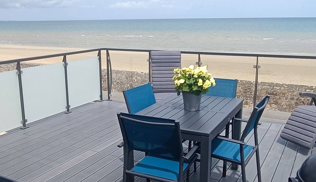 Gite de mer - rental with 20m² terrace overlooking the east coast of the Cotentin peninsula