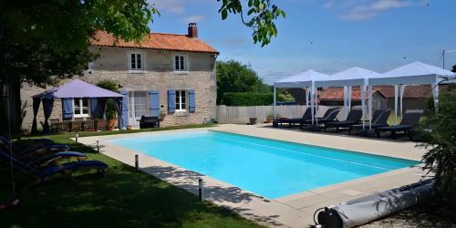 Gite de Nanteuil, 11 pers, piscine