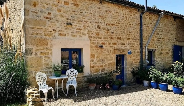 Gite de Rosaraie set in rural french countryside