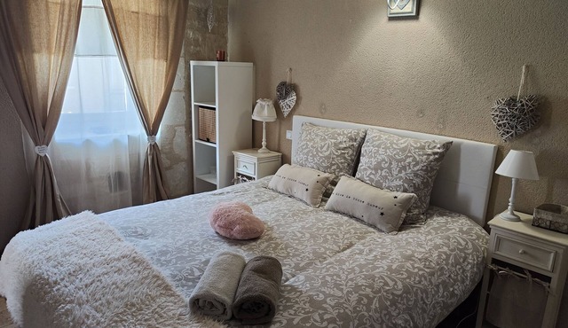 Gite des Amoureux-Apartment-Romantic-Ensuite with Shower-Garden view