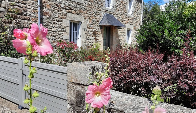 Gite des PROM'NOUS,independent in BRITTANY, enclosed garden, countryside, lake Néal.SPA
