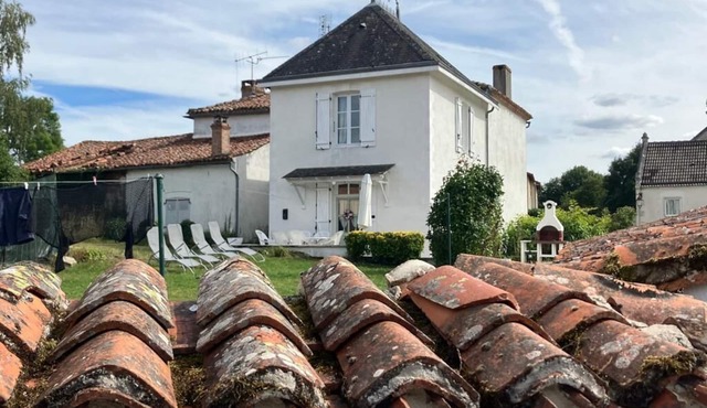 Gite des Roses Sleeps 6 with Gardens