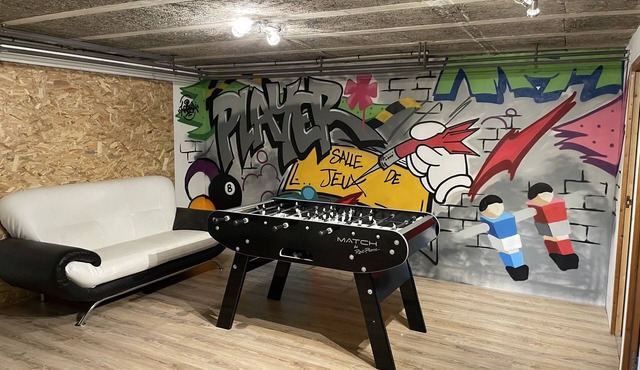 Gîte des Roses, country house with brazier, large garden and games room