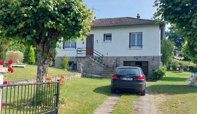 Gite Detached house sleeps 6 Pets welcome Wifi lake 10mn