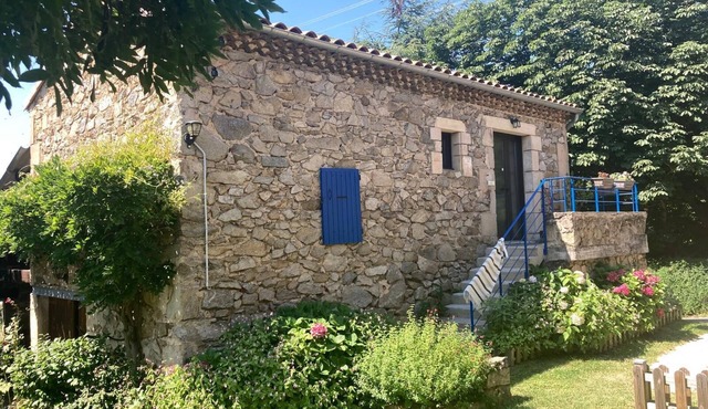 Gite douce heure ardéchoise - detached stone house-pool to share
