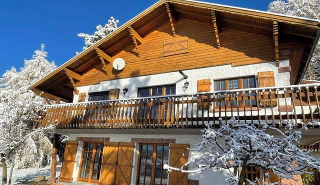 Gîte du Cerf Blanc, Spacious & recently renovated for up to 14 people