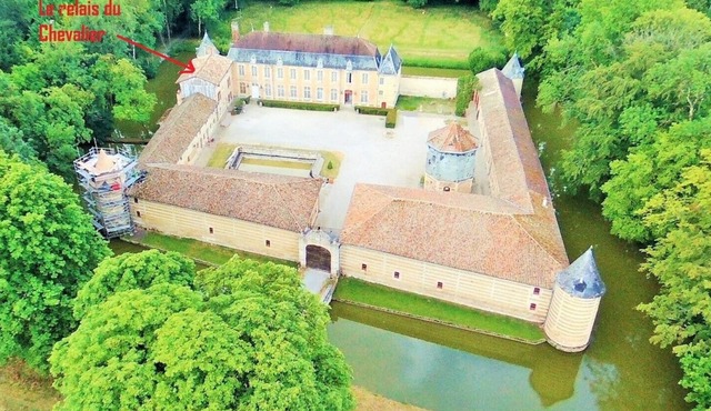 Gite du Chevalier Dans L'enceinte du Château de Braux-sainte-cohière