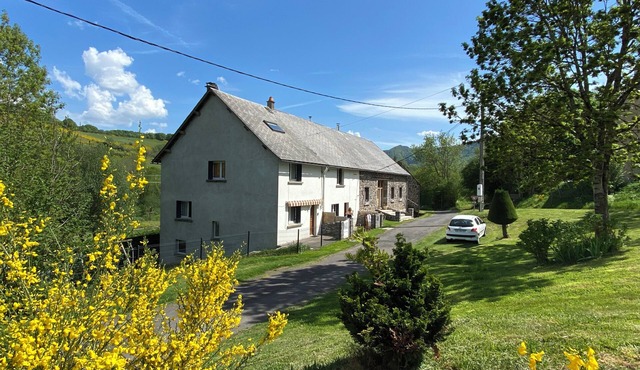 Gîte du Fenil in the heart of the Auvergne Volcanoes and Lakes