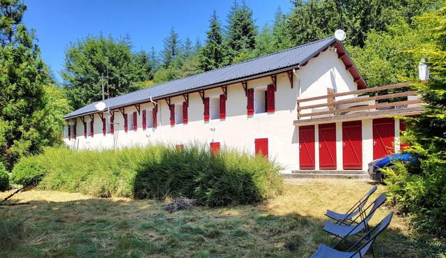 Gîte du Gazel. Nature, space and cozy comfort in the heart of the woods